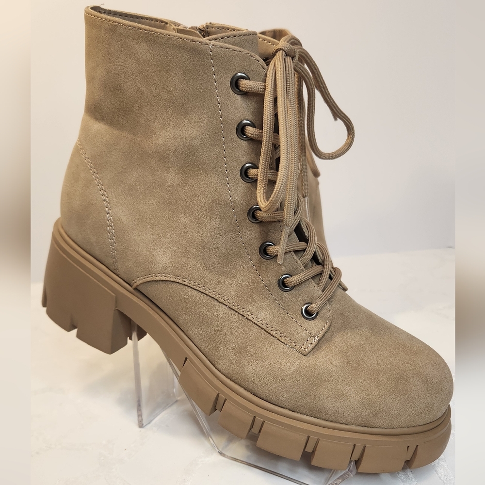 MIA Terrie Chunky Lug Sole Combat Moto Side Zip Lace Up Suede Boot Tan Size 8.5